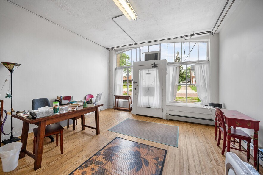 More Photos Of 16903 Fischer Rd, Cleveland Office For Sale