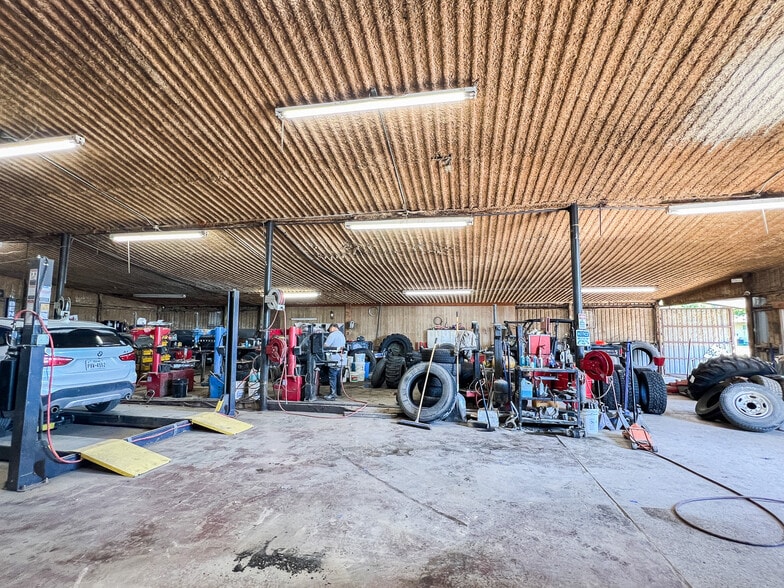 More Photos Of 1106 W Main St, Olney Auto Repair For Sale