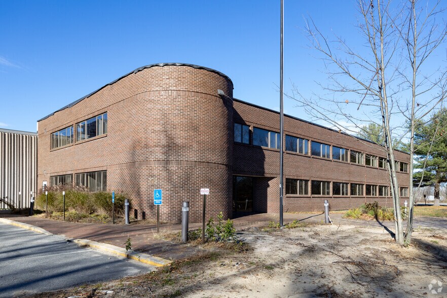 Primary Photo Of 28 Pond View Dr, Scarborough Manufacturing For Lease