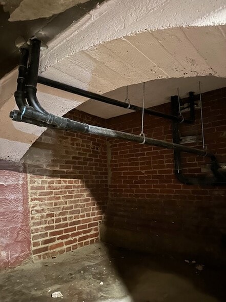 More Photos Of 2205 N Broadway, Los Angeles Bar For Sale