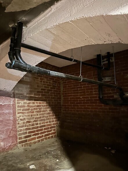 More Photos Of 2205 N Broadway, Los Angeles Bar For Sale