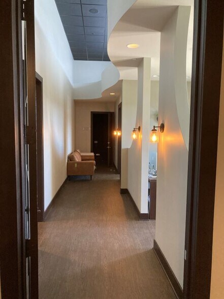 More Photos Of 1531 E Bradford Pky, Springfield Medical For Lease