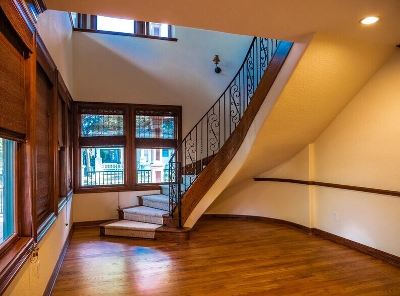 More Photos Of 446 Heights Blvd, Houston Office Residential For Sale