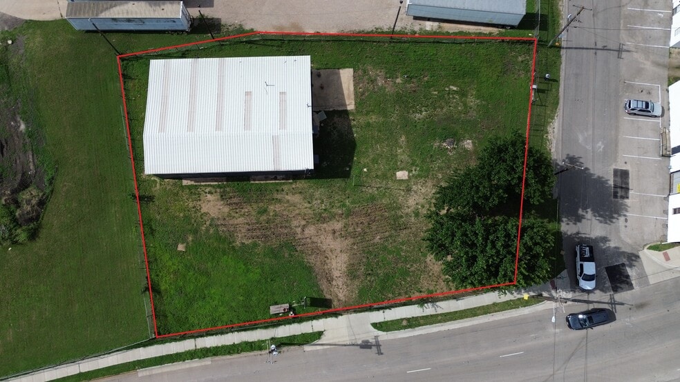 More Photos Of 1010 E Clarendon Dr, Dallas Distribution For Lease
