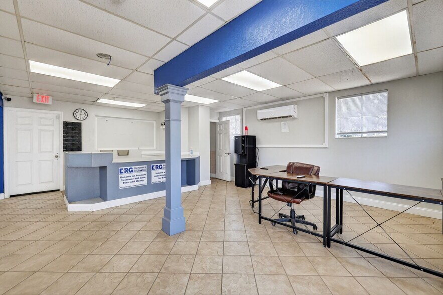 More Photos Of 1033 Hooks St, Clermont Industrial For Lease