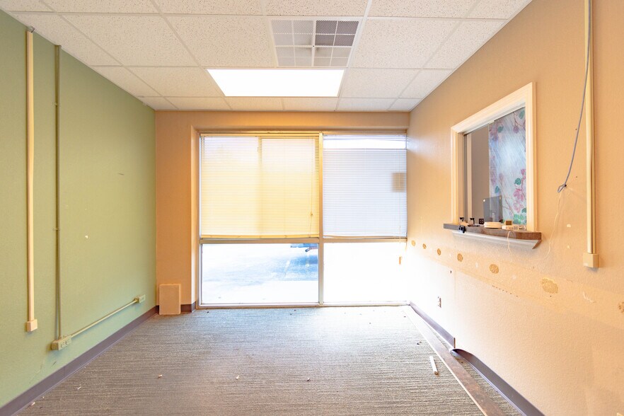 More Photos Of 1401 Applewood Dr, Dalton Medical For Lease