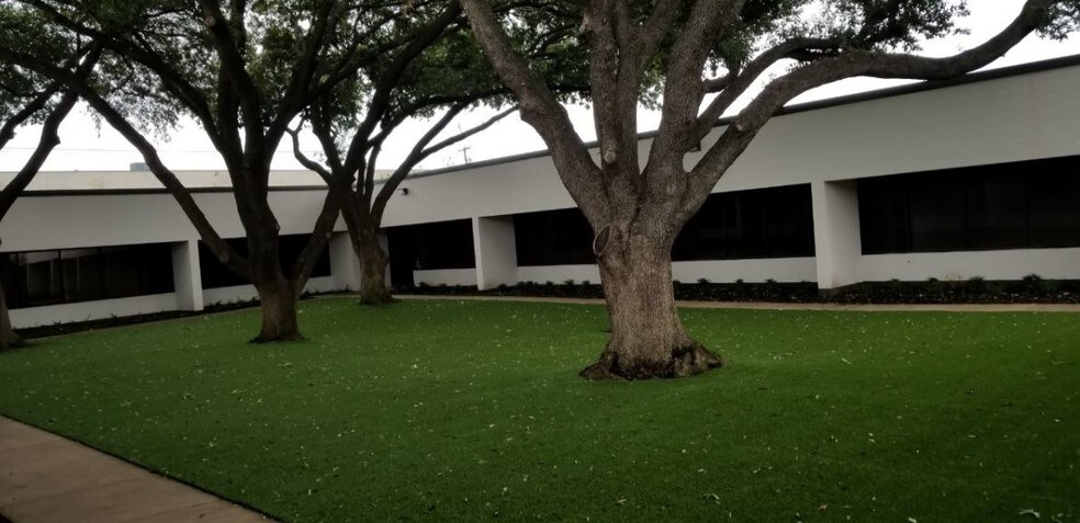 More Photos Of 4300 Alpha Rd, Dallas Unknown For Lease