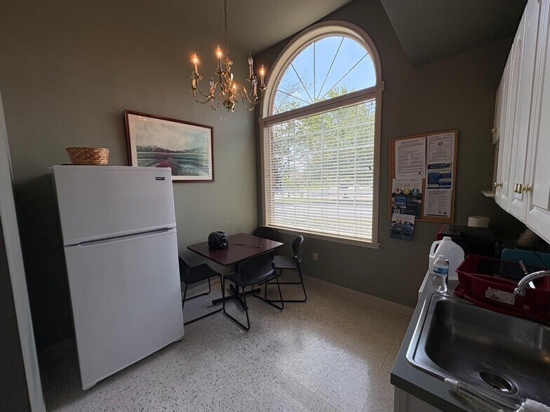 More Photos Of 998 3rd St, Beaver Office For Sale