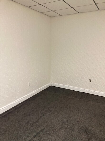 More Photos Of 4044 NE 5th Ter, Oakland Park Warehouse For Lease