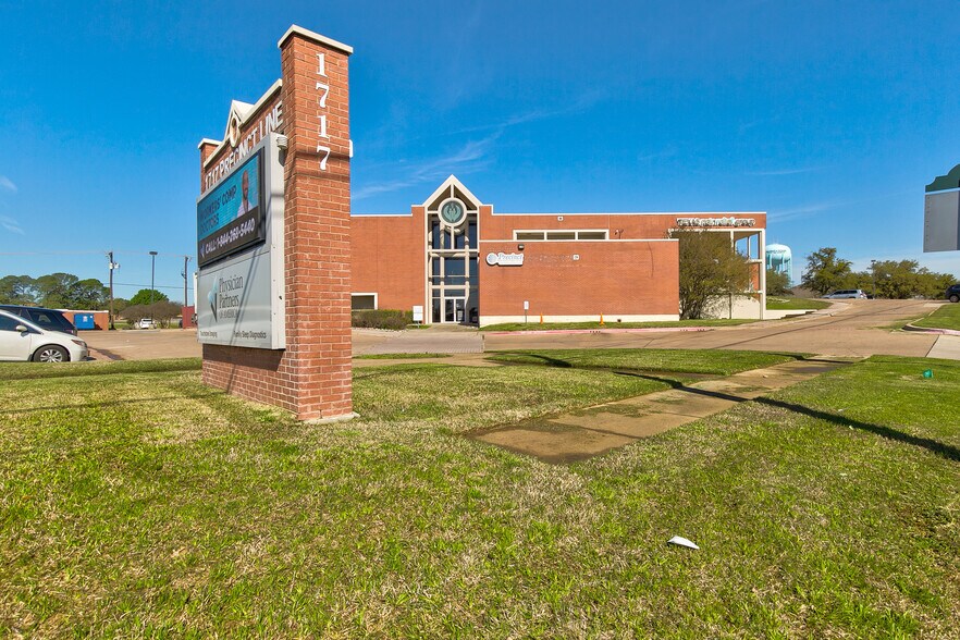 More Photos Of 1717 Precinct Line Rd, Hurst Medical For Sale