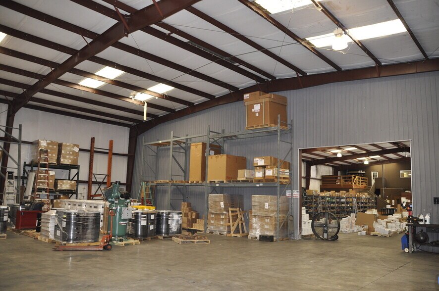 More Photos Of 220 Recker Hwy, Auburndale Warehouse For Lease
