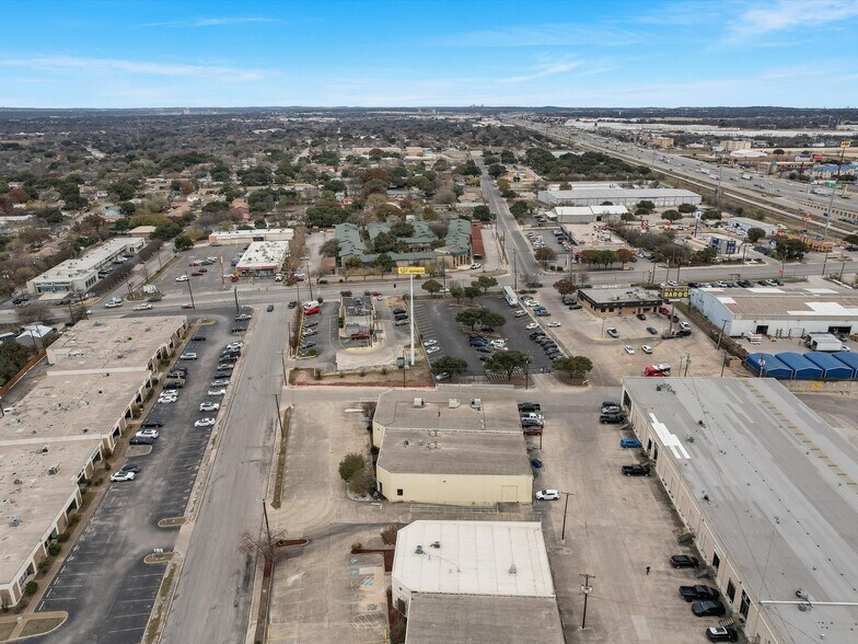 More Photos Of 5810 Rittiman Plz, San Antonio Warehouse For Lease