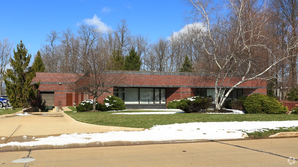 More Photos Of 38227 Western Pky, Willoughby Flex For Lease