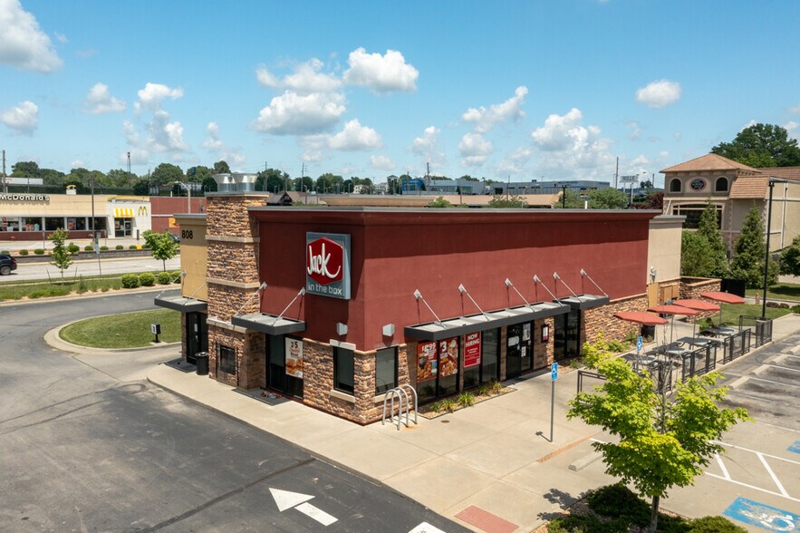 Primary Photo Of 808 NW State Route 7, Blue Springs Fast Food For Lease