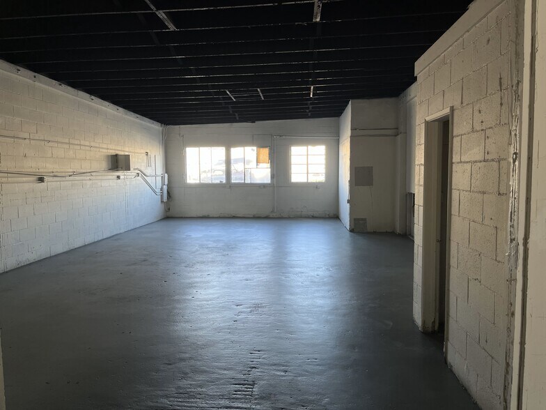 More Photos Of 14708-14726 Arrow Hwy, Baldwin Park Service For Lease