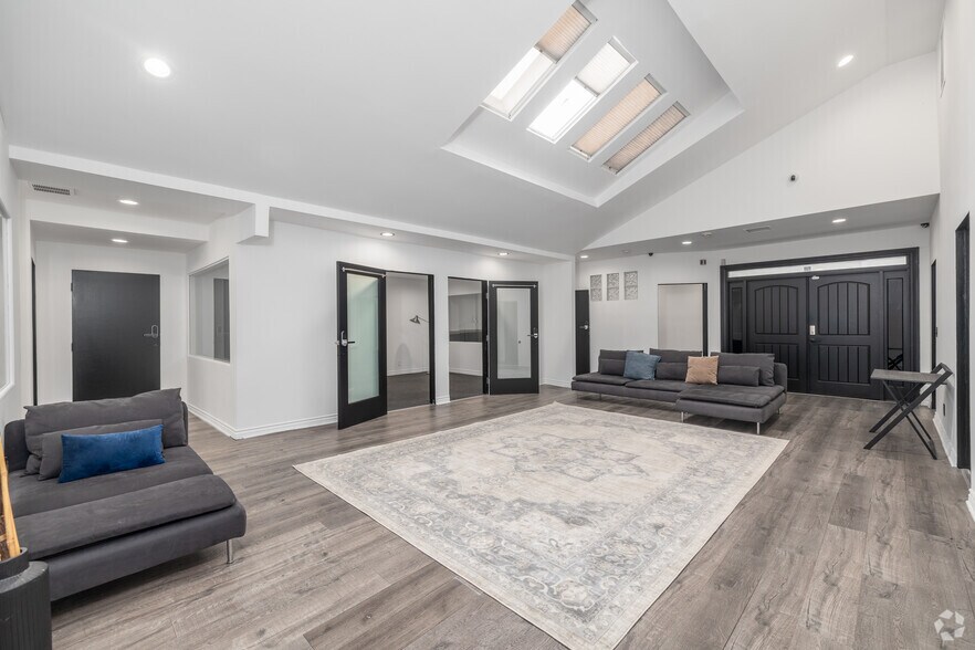 More Photos Of 1952 N Cahuenga Blvd, Los Angeles Movie Radio TVStudio For Lease