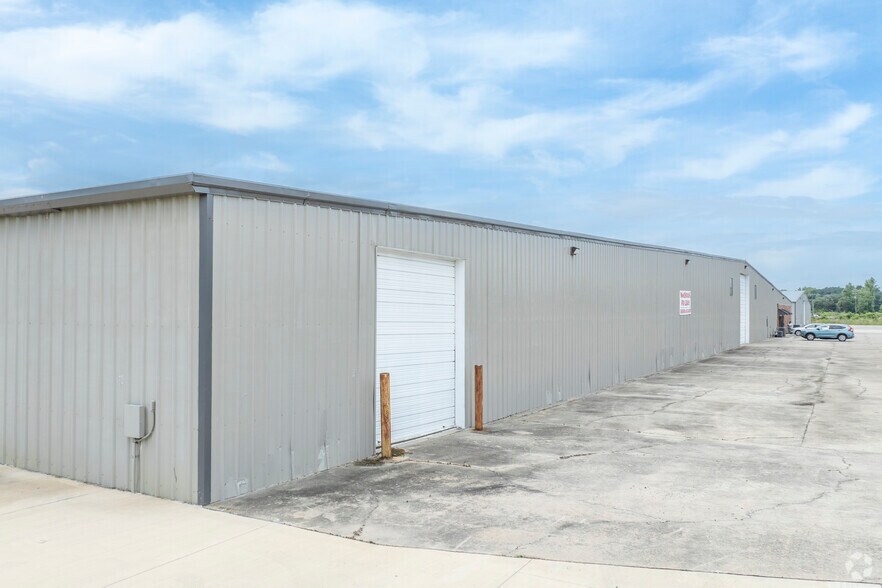 More Photos Of 847 W Main St, Lake City Warehouse For Lease