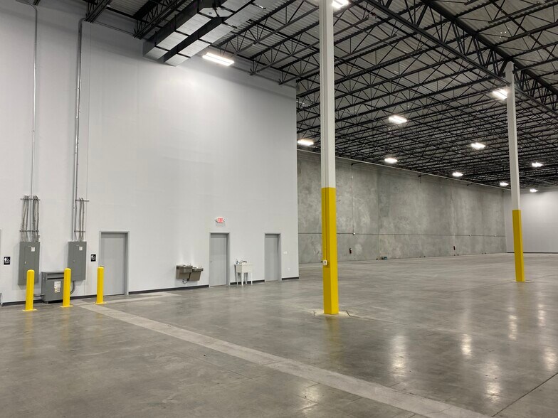More Photos Of 321 Apple Valley Rd, Winchester Warehouse For Lease