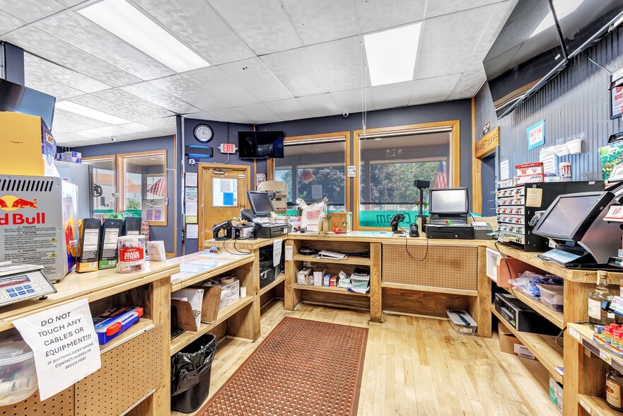 More Photos Of 633 Bissell St, White Lake General Retail For Sale