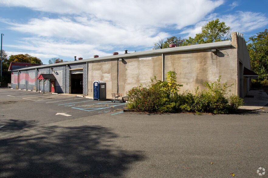 More Photos Of 1 White Horse Pike, Barrington Showroom For Sale