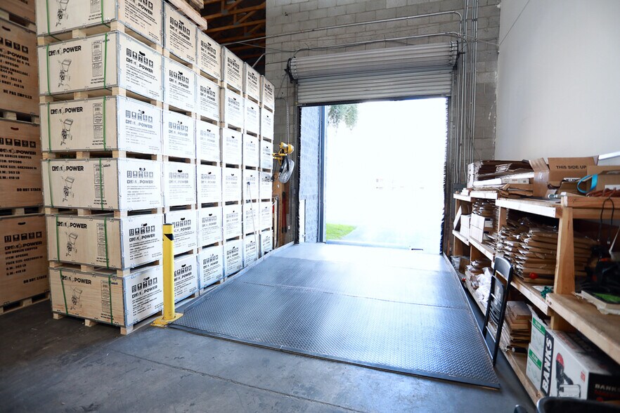 More Photos Of 4301 S Valley View Blvd, Las Vegas Warehouse For Lease