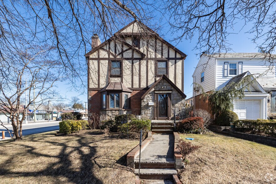 More Photos Of 190-04 Union Tpke, Flushing Office Residential For Lease