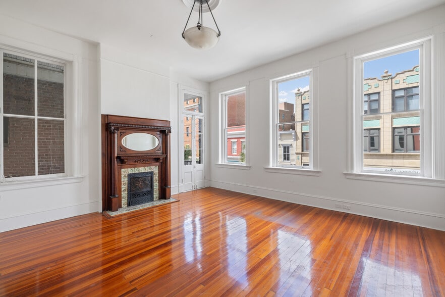 More Photos Of 438 King St, Charleston Office For Lease