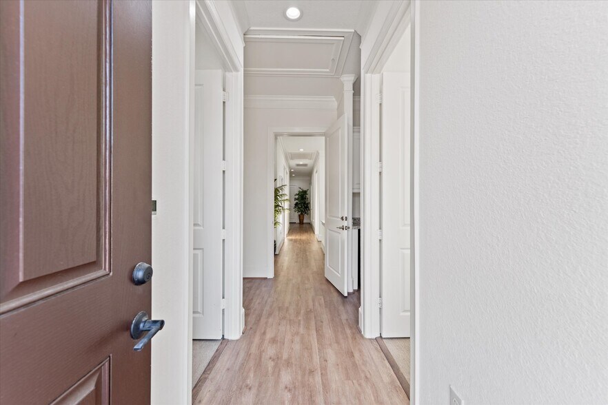 More Photos Of 12262 Queenston Blvd, Houston Unknown For Lease
