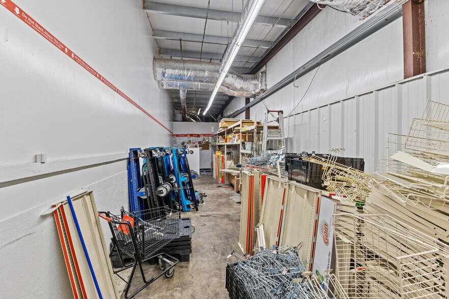 More Photos Of 1945 Kings Rd, Jacksonville Freestanding For Lease