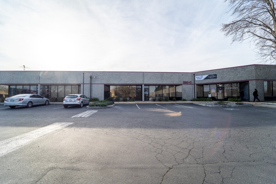 More Photos Of 990 Klamath Ln, Yuba City Flex For Lease