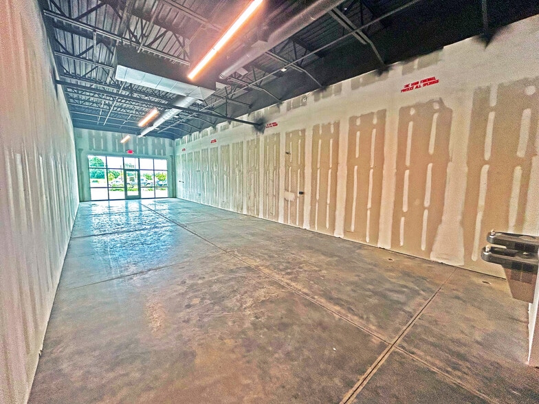 More Photos Of 2035 Schillinger Rd N, Semmes Storefront For Lease