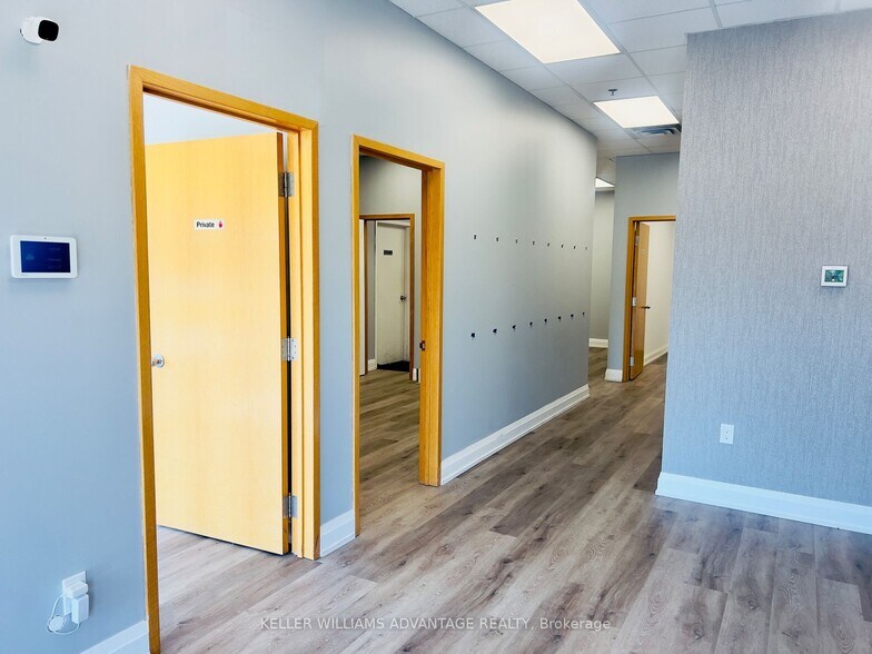 More Photos Of 3170 Ridgeway Dr, Mississauga Light Distribution For Lease
