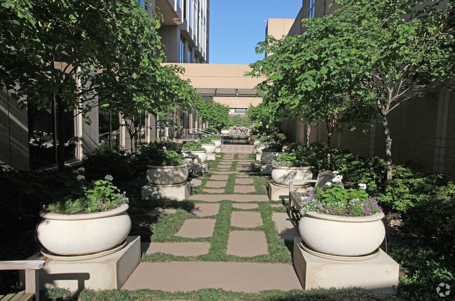 More Photos Of 13737 Noel Rd, Dallas Office For Lease