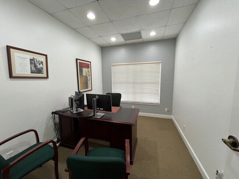 More Photos Of 42 Barkley Cir, Fort Myers Medical For Lease