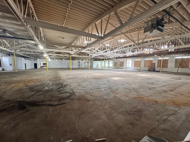 More Photos Of 315 N Oakley Blvd, Chicago Manufacturing For Lease