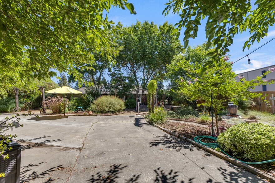 More Photos Of 9455 E Stockton Blvd, Elk Grove Specialty For Sale