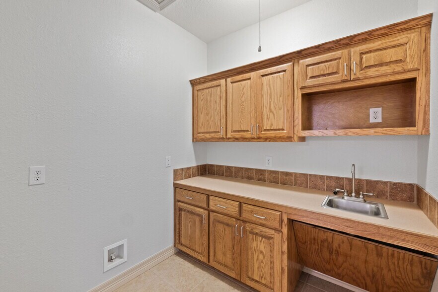 More Photos Of 3000 Joe Dimaggio Blvd, Round Rock Office Residential For Lease