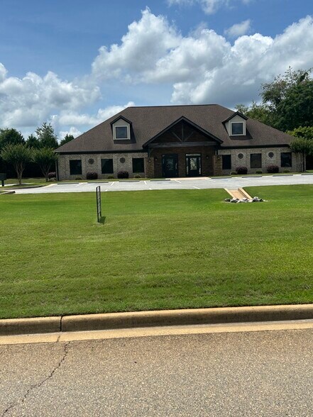 More Photos Of 128 Tommy Stalnaker Dr, Warner Robins Office For Sale