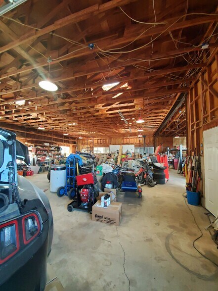 Primary Photo Of 13279 Roadrunner Loop, Red Bluff Airplane Hangar For Sale