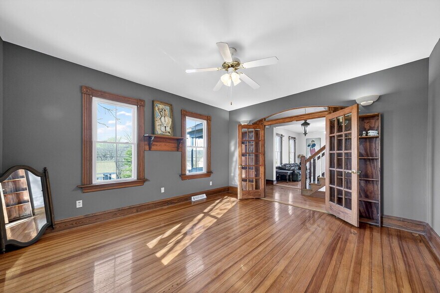 More Photos Of 1011 Market St, Hermann General Retail For Sale