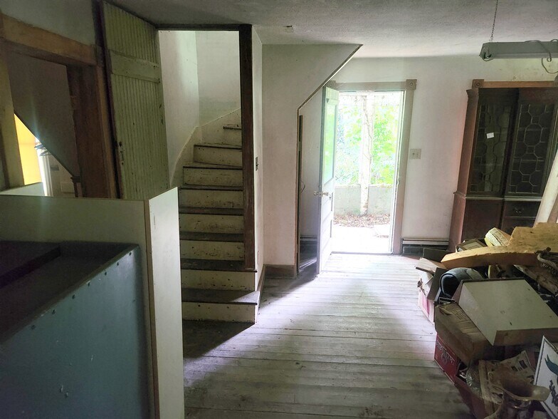 More Photos Of 26500 Clarksburg Rd, Damascus Storefront Retail Residential For Sale