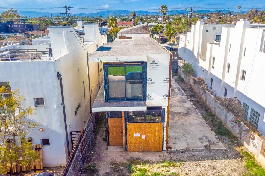 More Photos Of 705 Broadway St, Venice Multifamily For Sale