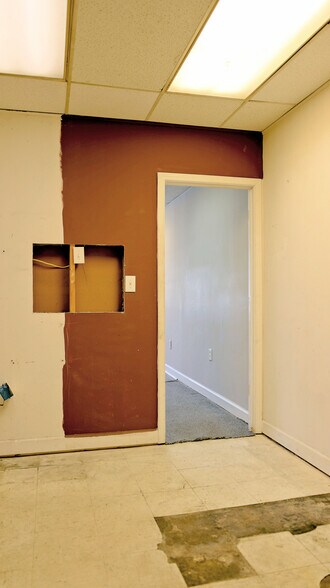 More Photos Of 1087 E Main St, Radford General Retail For Sale