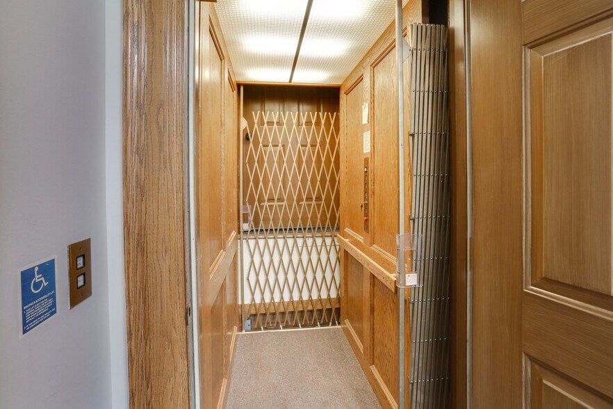 More Photos Of 4588 S Park Ave, Hamburg Office Residential For Sale