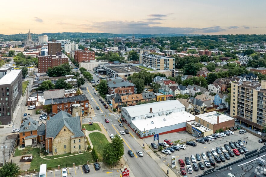More Photos Of 5438-5440 Centre Ave, Pittsburgh Showroom For Lease