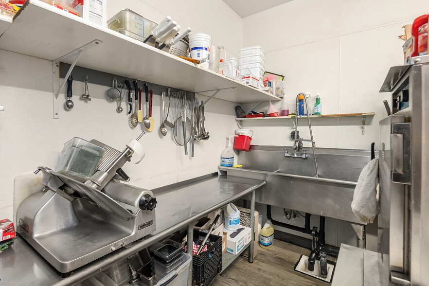 More Photos Of 8381 WA-903 Hwy, Ronald Restaurant For Sale