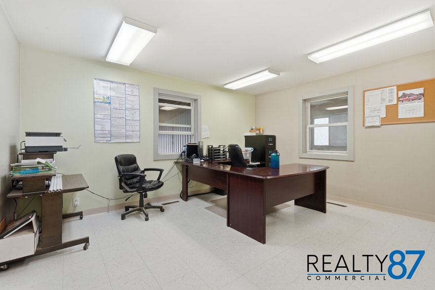 More Photos Of 1004 Grant St, Manchester Warehouse For Sale