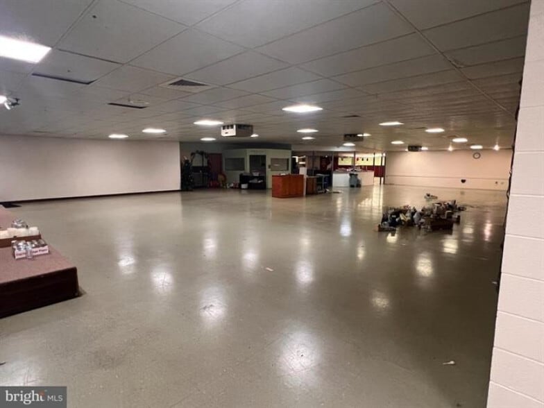 More Photos Of 80 Brady Ln, Lewistown Sports And Entertainment For Sale