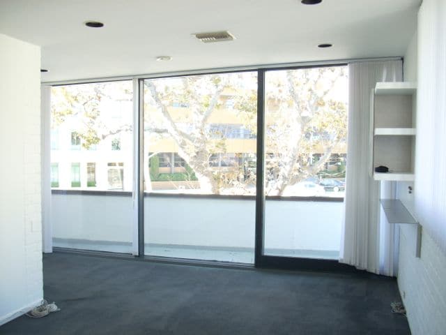 More Photos Of 446-448 S Canon Dr, Beverly Hills Office For Lease