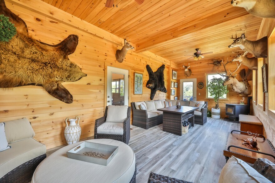 More Photos Of 19 Palsgraf Ct., Elka Park Showroom For Sale